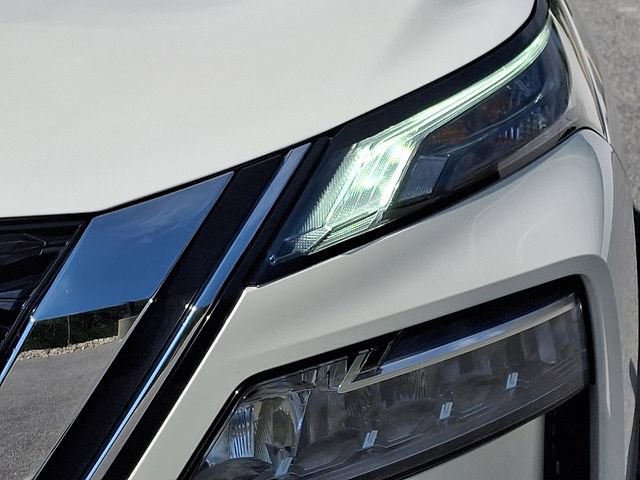 Used 2023 Nissan Rogue SV AWD/4WD image 12