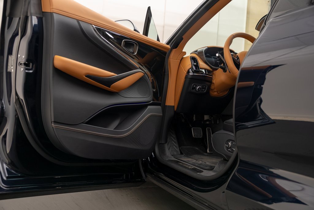 New 2025 Aston Martin DBX 707 image 14