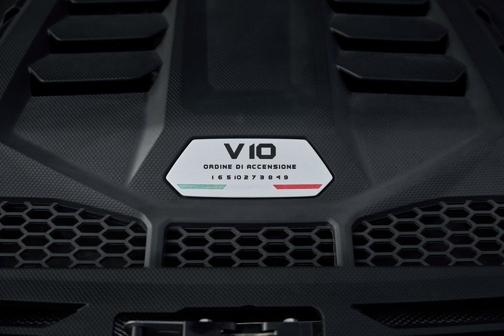 Used 2020 Lamborghini Huracan EVO image 24