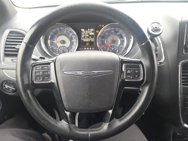 Used 2015 Chrysler Town & Country S FWD image 35