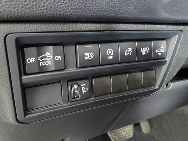 Used 2022 Toyota Tundra SR5 w/ SR5 Convenience Package AWD/4WD image 17