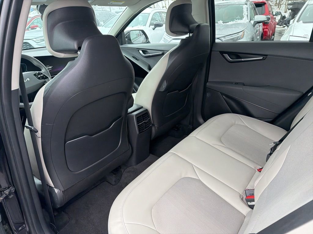 Used 2023 Kia Niro EX image 19