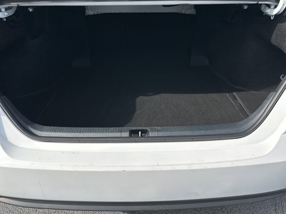 Used 2025 Toyota Camry SE image 29