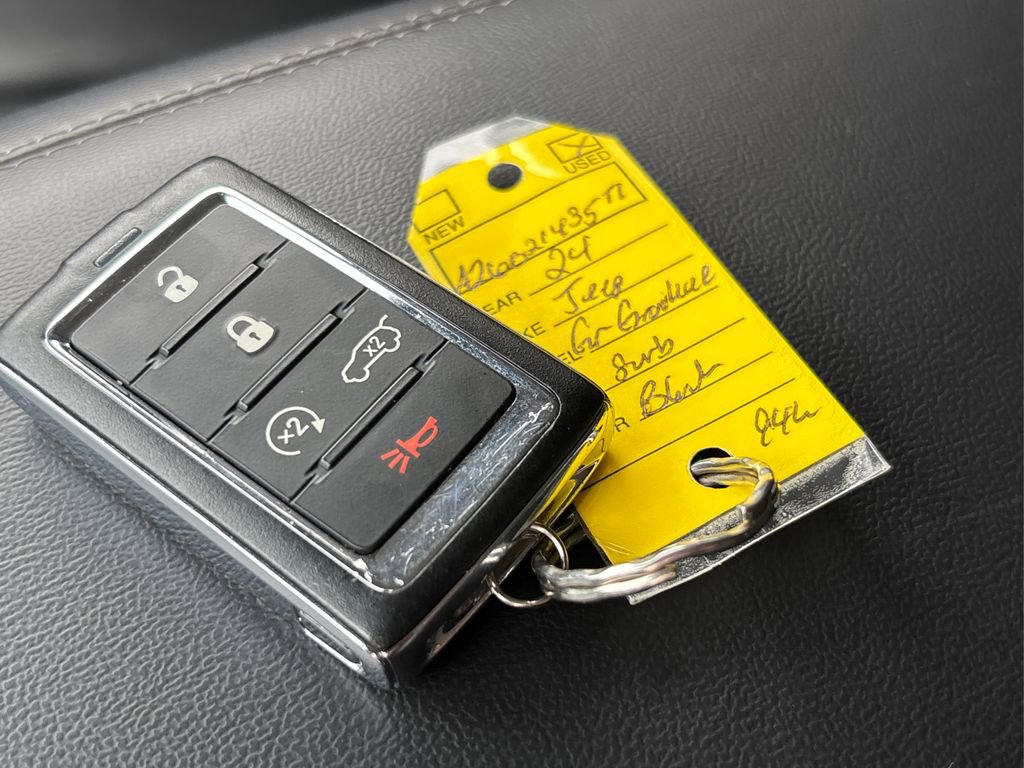 Used 2024 Jeep Grand Cherokee Limited 4xe image 34