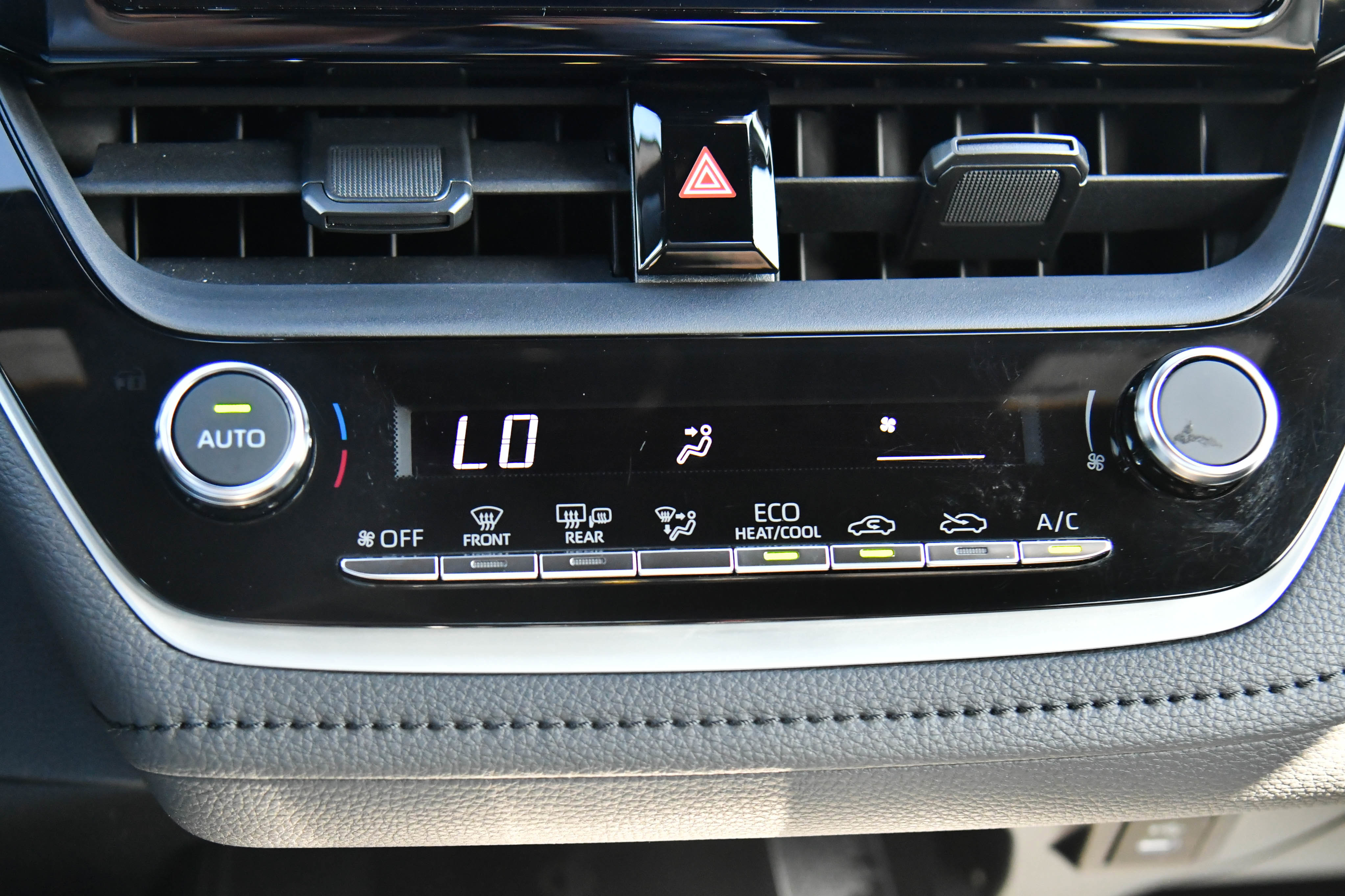 Used 2024 Toyota Corolla SE w/ SE Package image 24