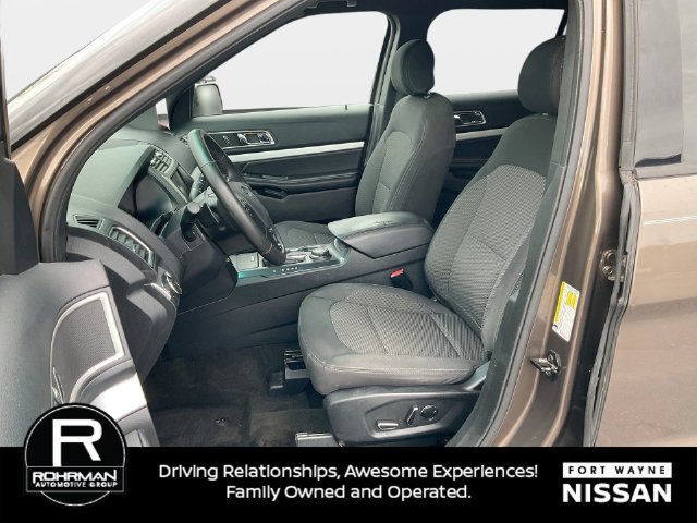 Used 2016 Ford Explorer XLT w/ Equipment Group 201A AWD/4WD image 12