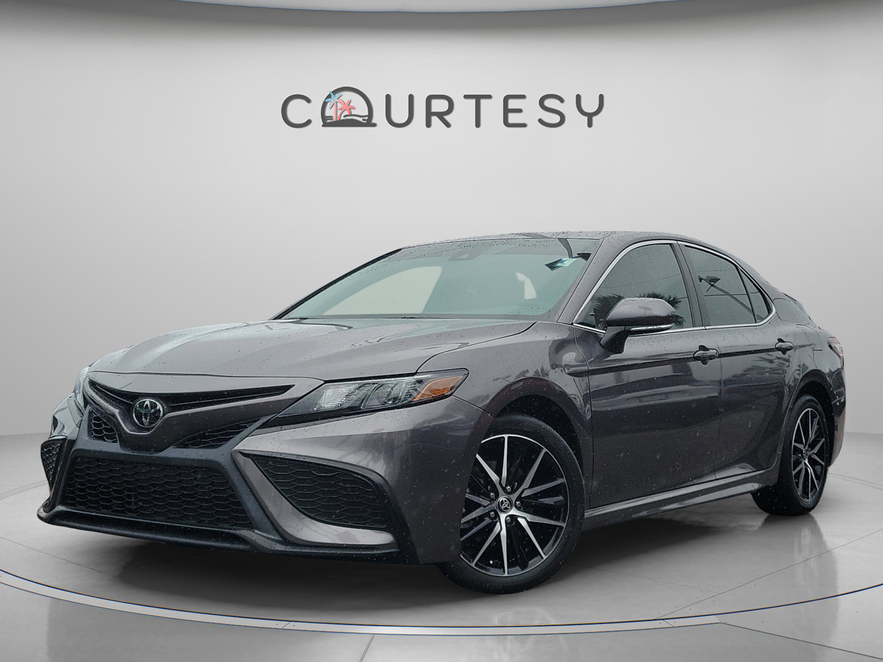 Used 2023 Toyota Camry SE image 1