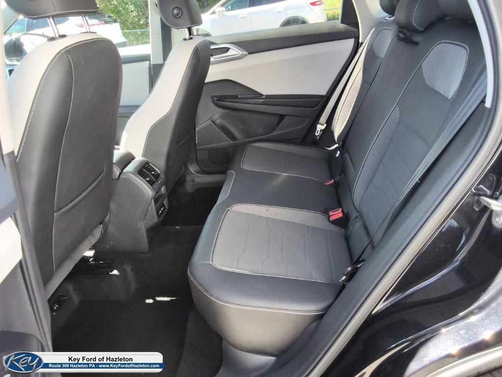 Used 2026 Volkswagen Taos SE AWD/4WD image 16