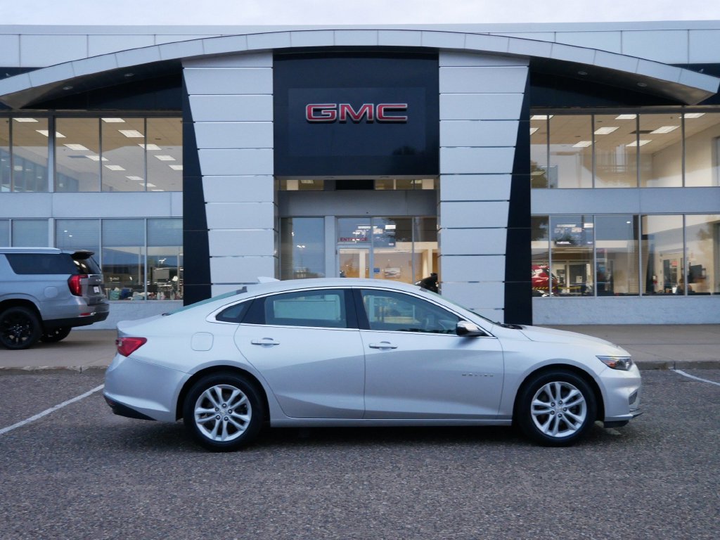 Used 2016 Chevrolet Malibu LT FWD image 2
