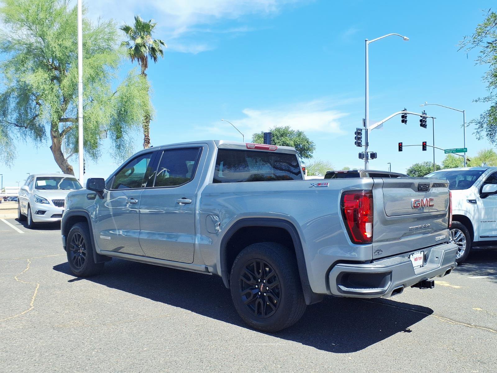 Used 2023 GMC Sierra 1500 Elevation w/ X31 Off-Road Package AWD/4WD image 9