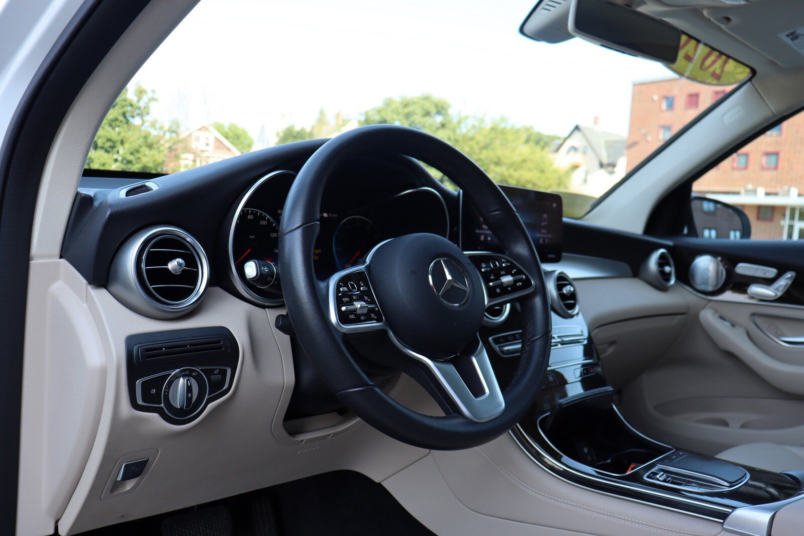 Used 2020 Mercedes-Benz GLC 350e 4MATIC w/ Premium Package image 10