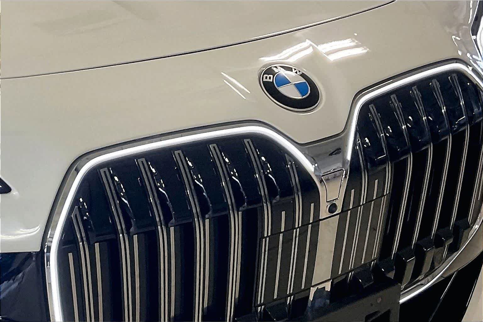 Used 2025 BMW 740i xDrive AWD/4WD image 30