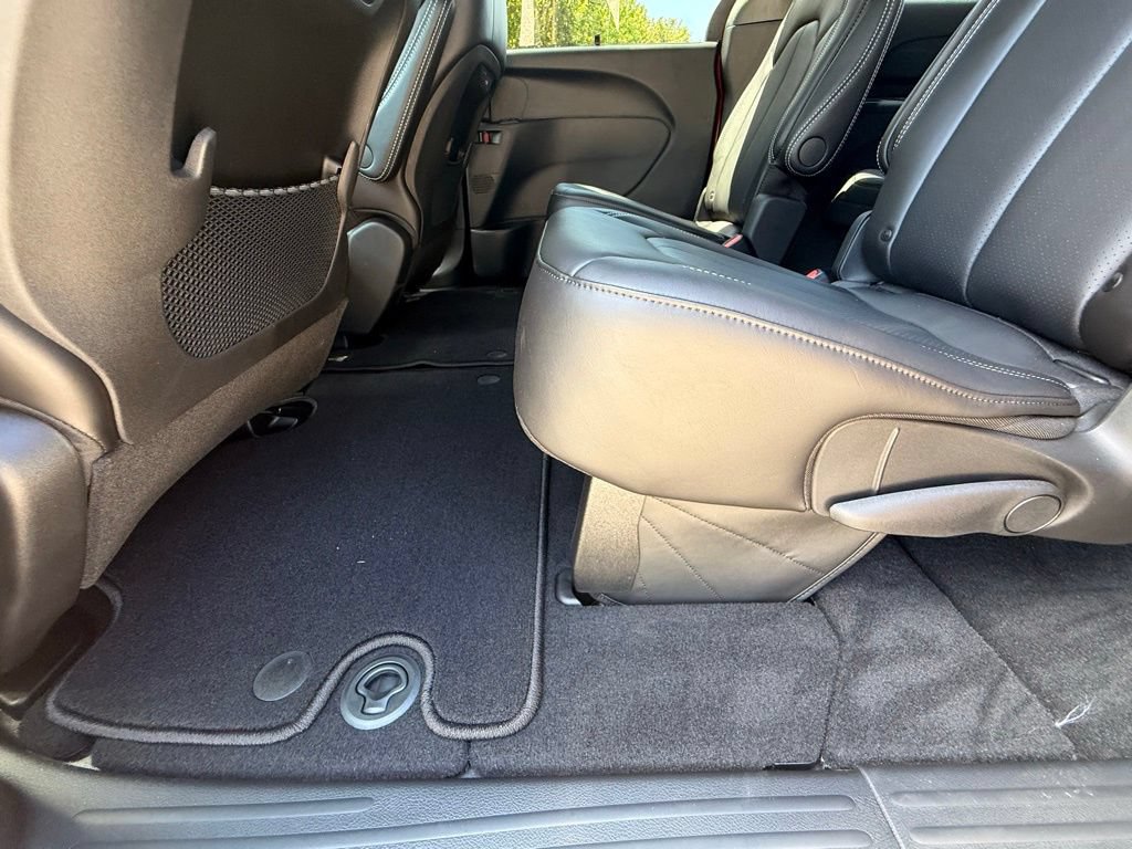 New 2026 Chrysler Pacifica Select FWD image 27