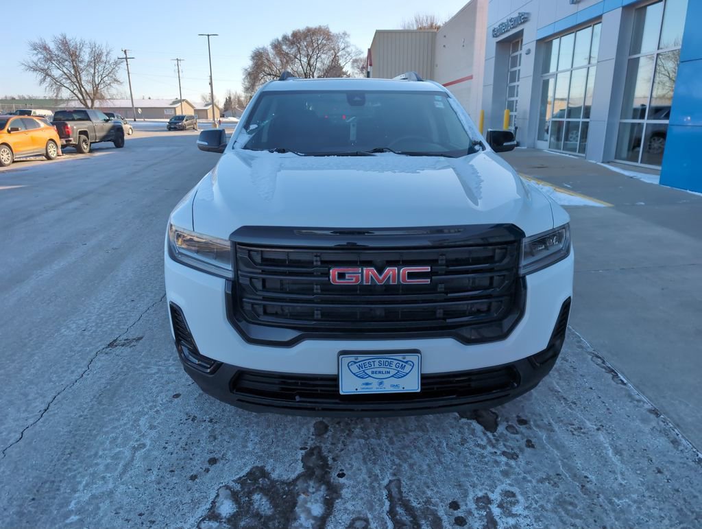 Used 2023 GMC Acadia SLE w/ Driver Convenience Package image 3
