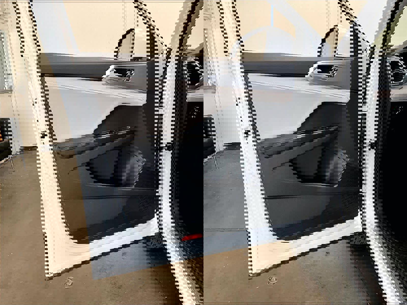 Used 2025 Volkswagen Taos SE w/ Panoramic Sunroof Package image 25