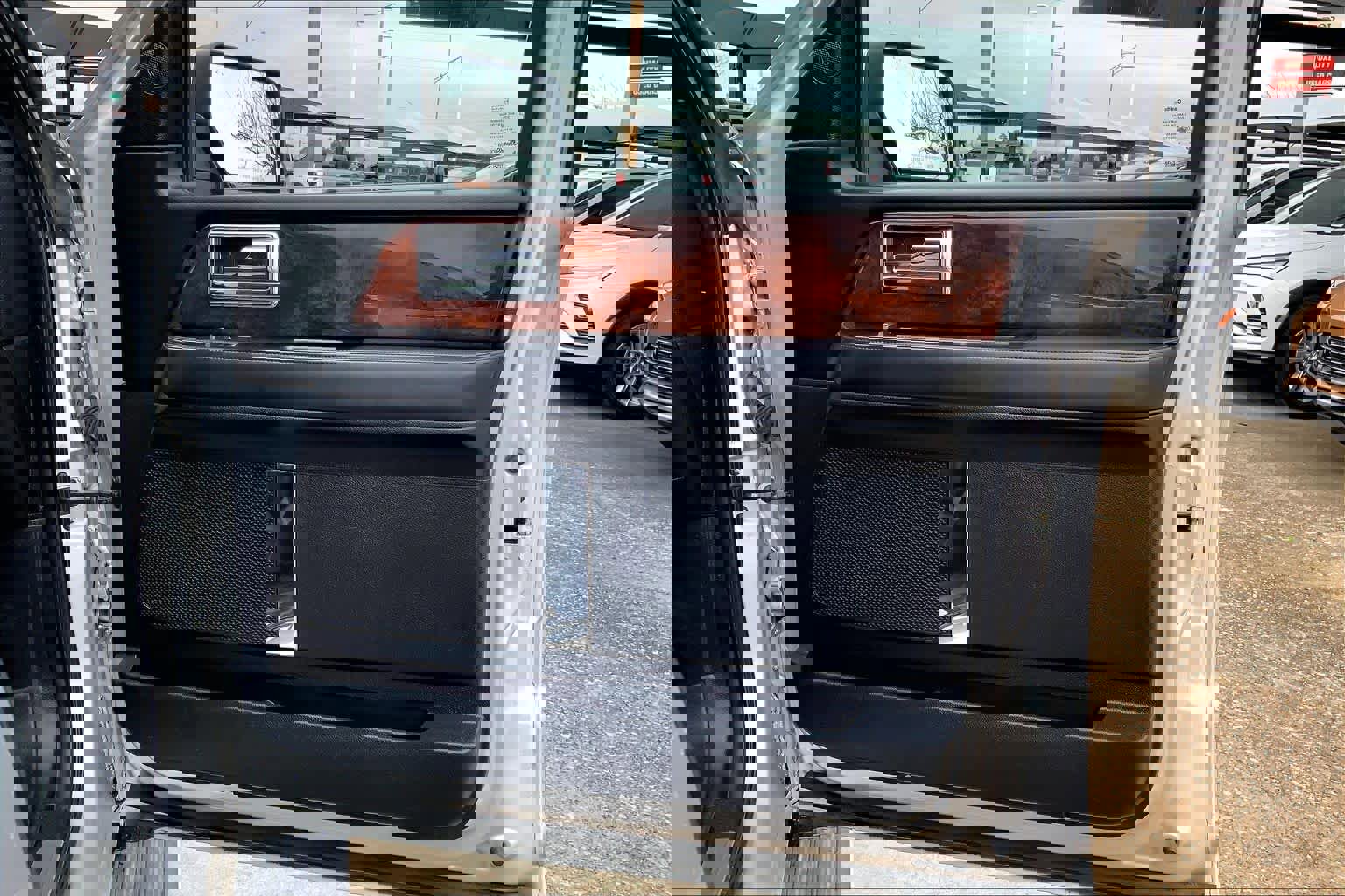 Used 2015 Lincoln Navigator 4WD image 21