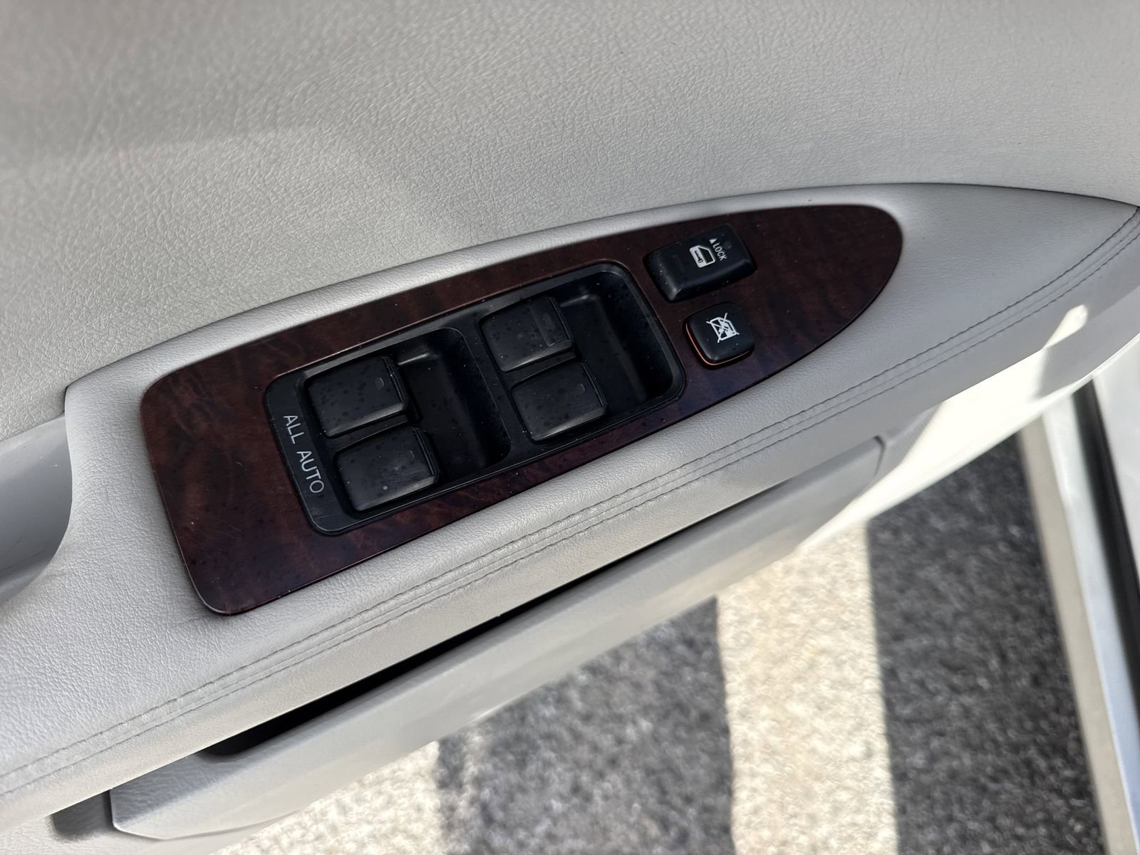 Used 2012 Toyota Avalon image 16