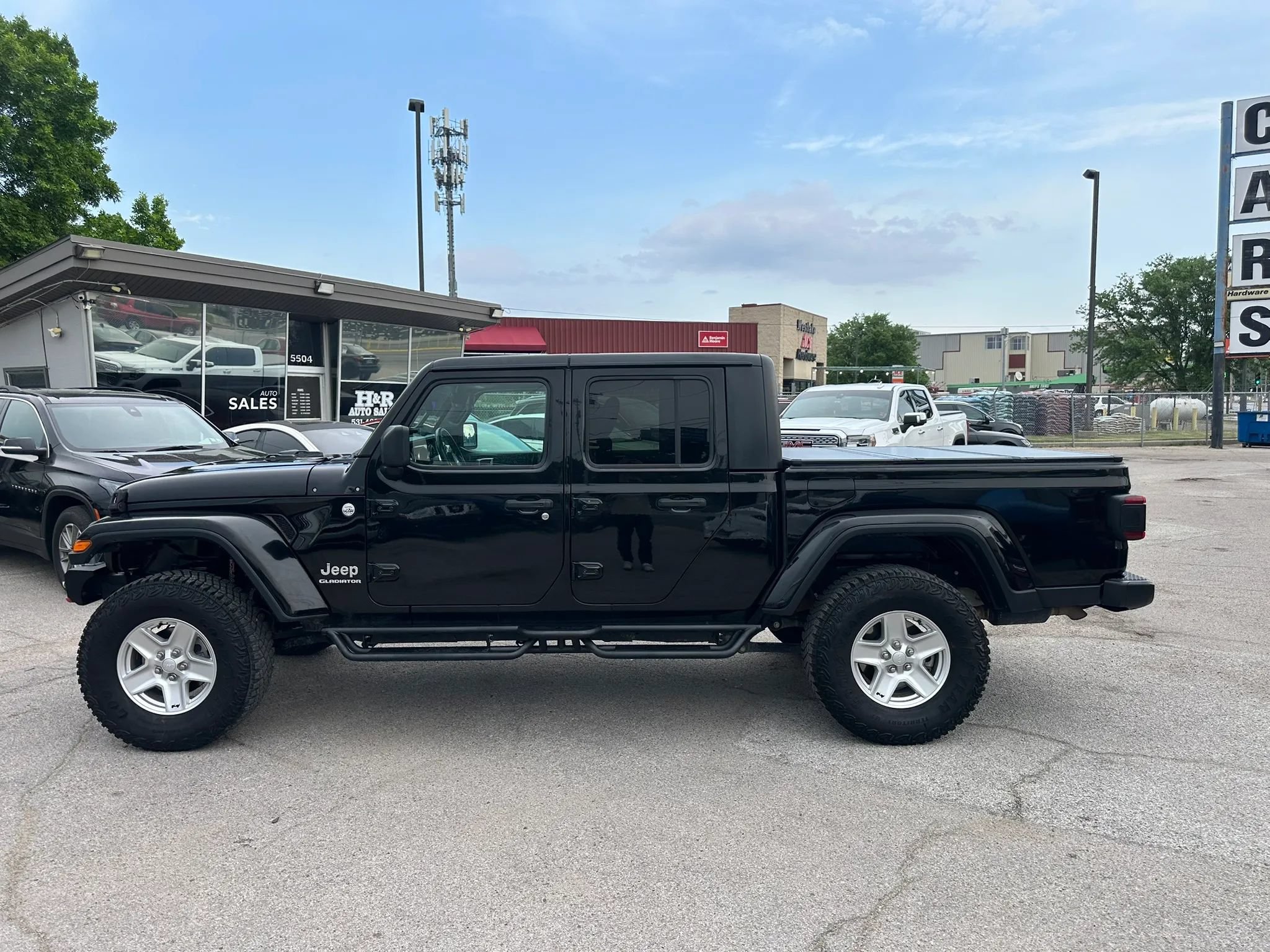 Used 2020 Jeep Gladiator Overland AWD/4WD image 2