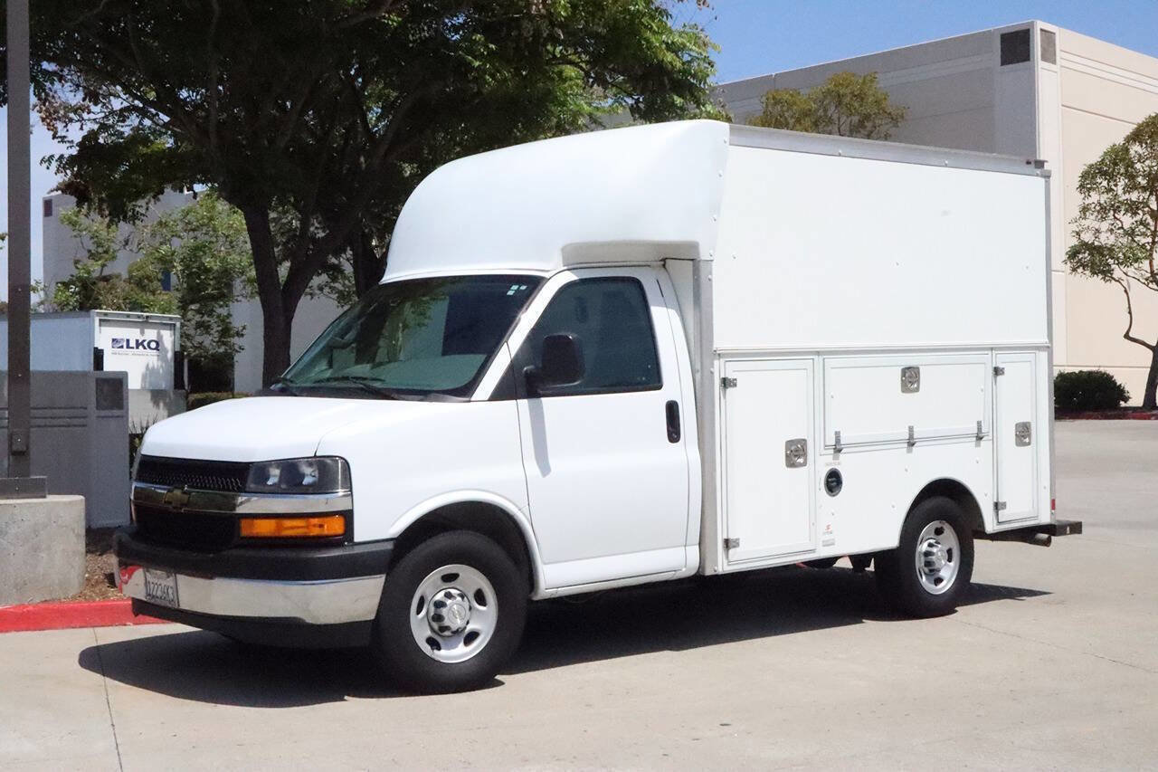 Used 2021 Chevrolet Express 3500 w/ Power Convenience Package image 2