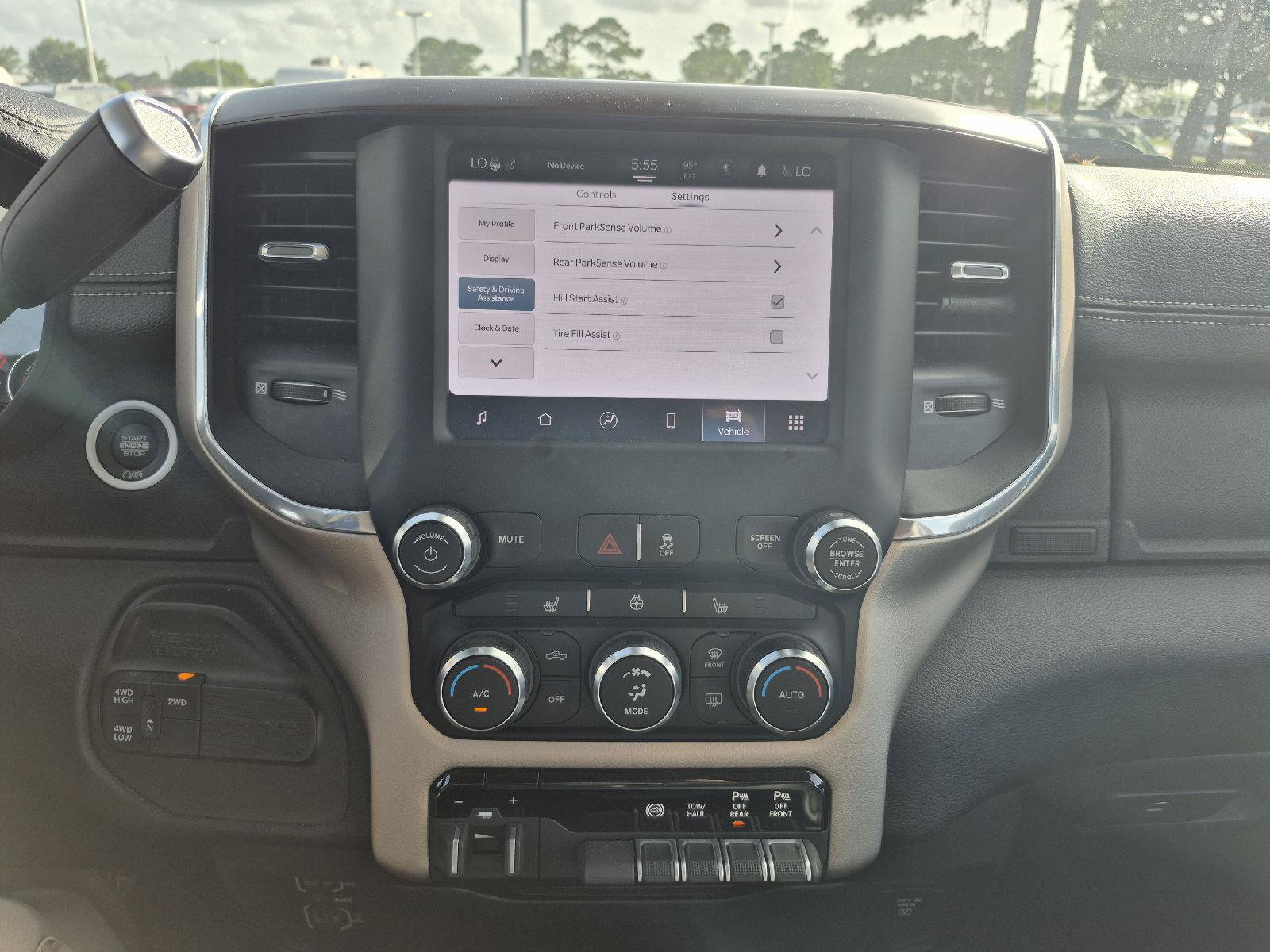 Used 2022 RAM 2500 Laramie AWD/4WD image 3