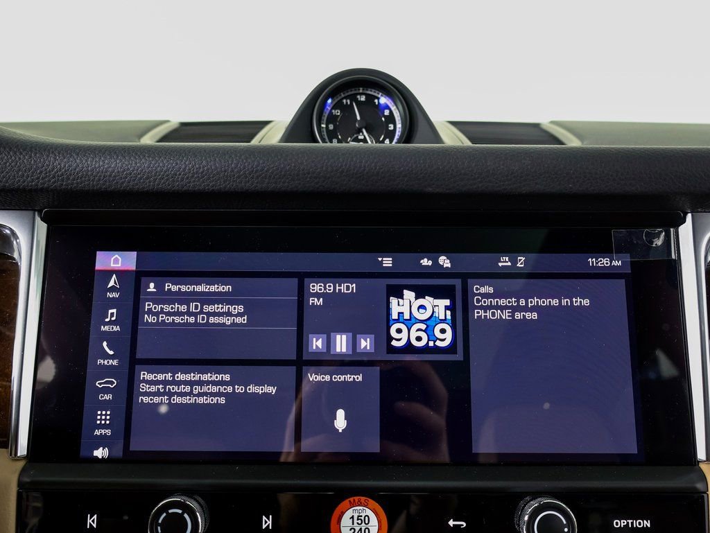 Certified 2025 Porsche Macan AWD/4WD image 17