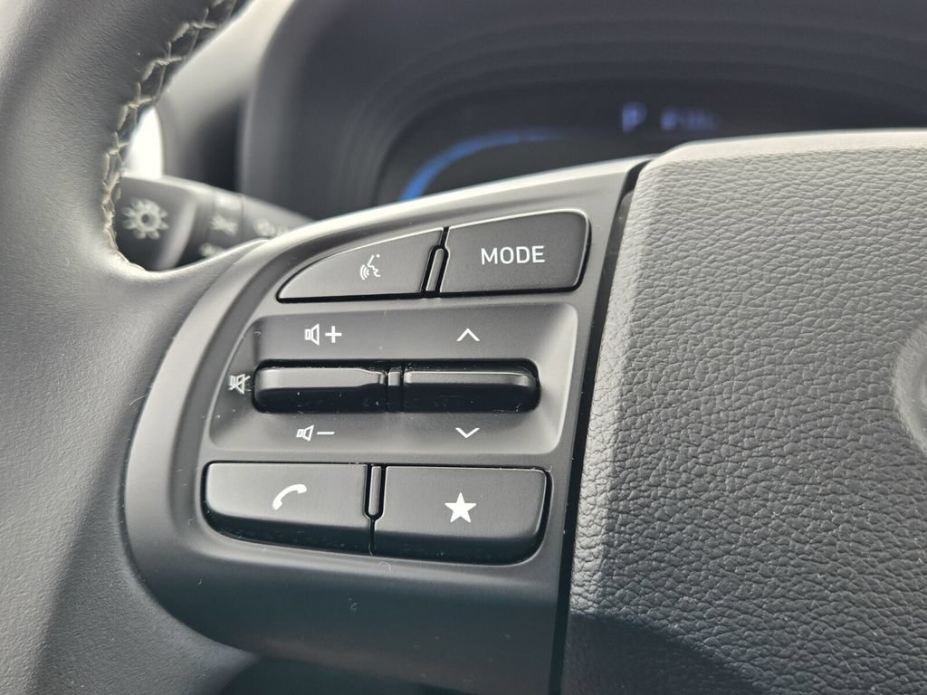 Certified 2023 Hyundai Venue SEL FWD image 22