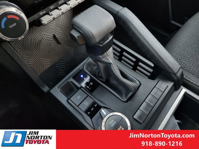 Used 2025 Toyota 4Runner SR5 AWD/4WD image 21