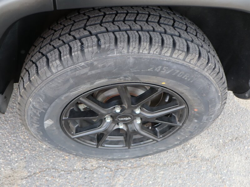 Used 2019 Jeep Grand Cherokee Laredo AWD/4WD image 18