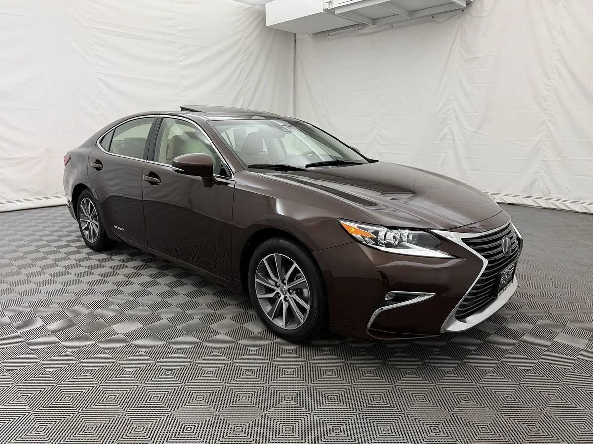 Used 2018 Lexus ES 300h w/ Luxury Package FWD image 4