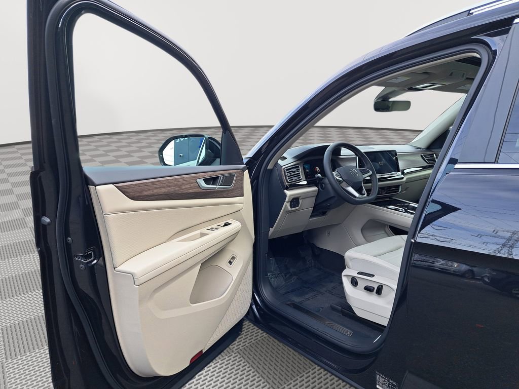 New 2025 Volkswagen Atlas SEL image 11