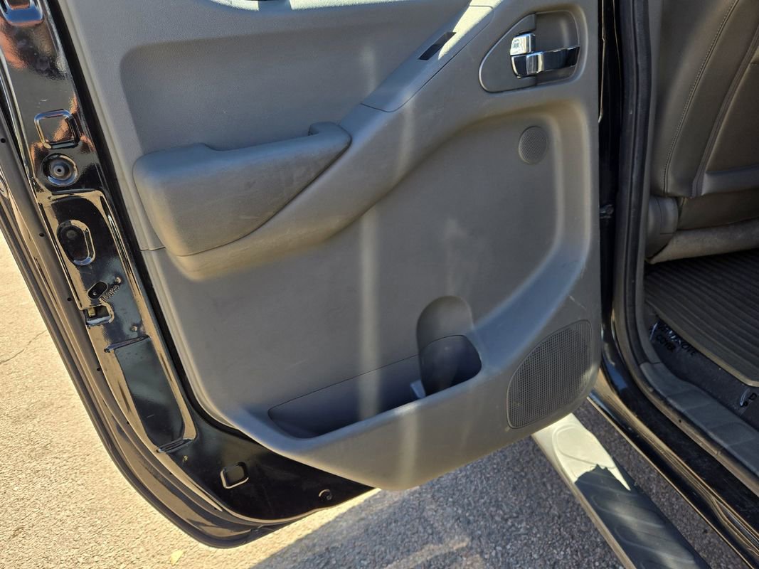 Used 2008 Nissan Frontier LE w/ Leather Pkg AWD/4WD image 18