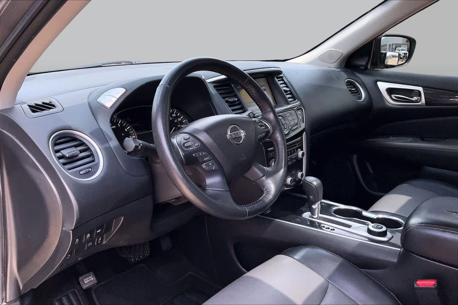 Used 2020 Nissan Pathfinder SL AWD/4WD image 18