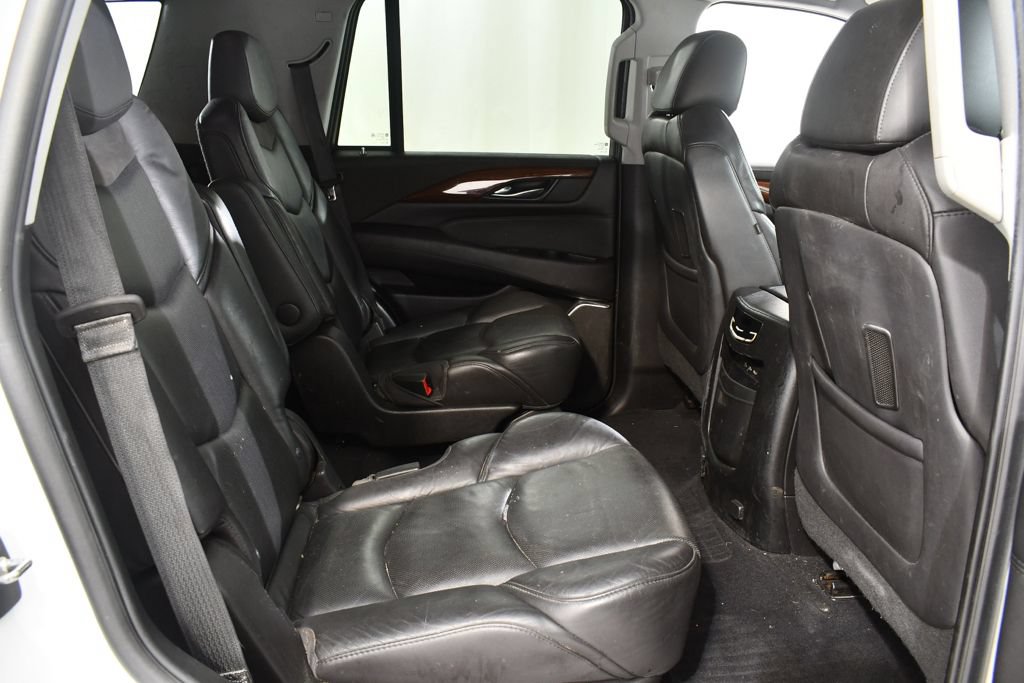 Used 2018 Cadillac Escalade Luxury AWD/4WD image 19