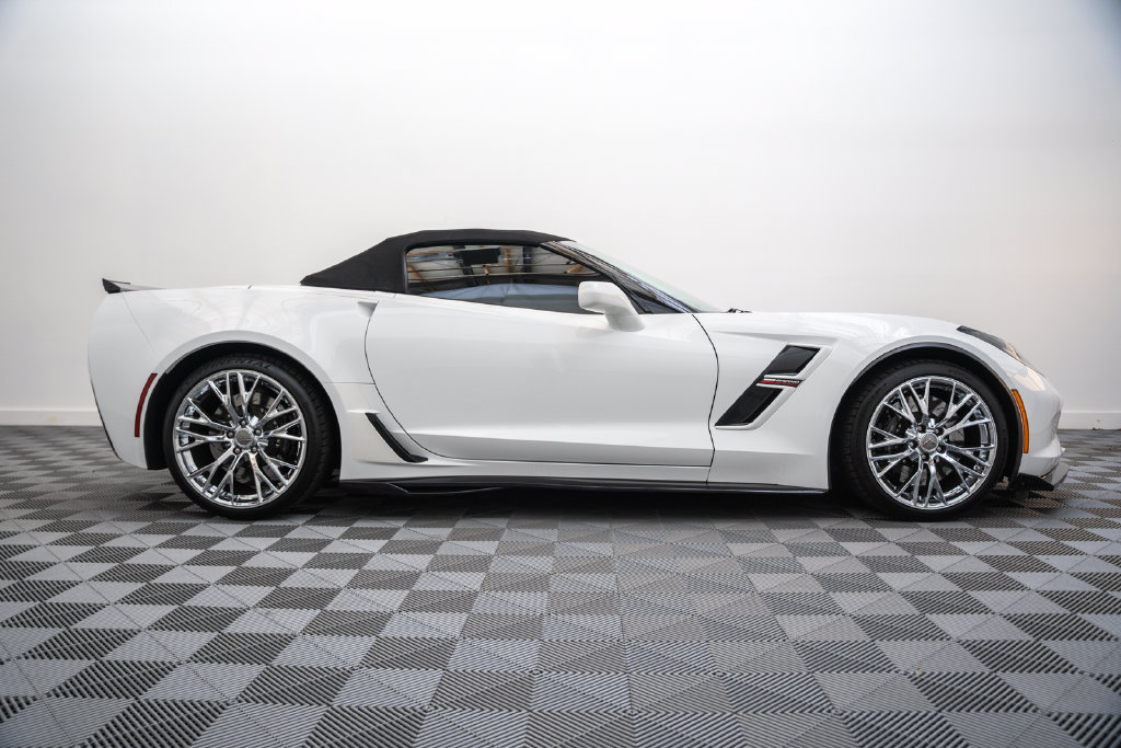 Used 2017 Chevrolet Corvette Grand Sport w/ Carbon Flash Badge Package RWD image 29