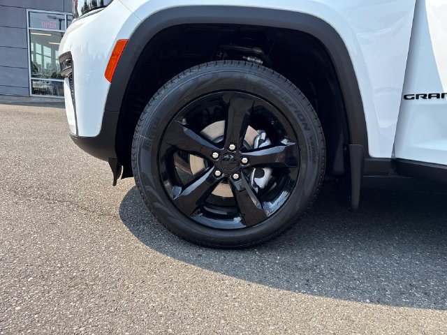New 2026 Jeep Grand Cherokee Limited w/ Limited Altitude Package AWD/4WD image 28