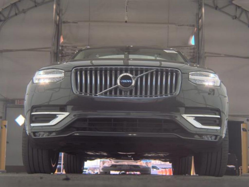 Used 2023 Volvo XC90 B6 Plus w/ Protection Package Premier image 4
