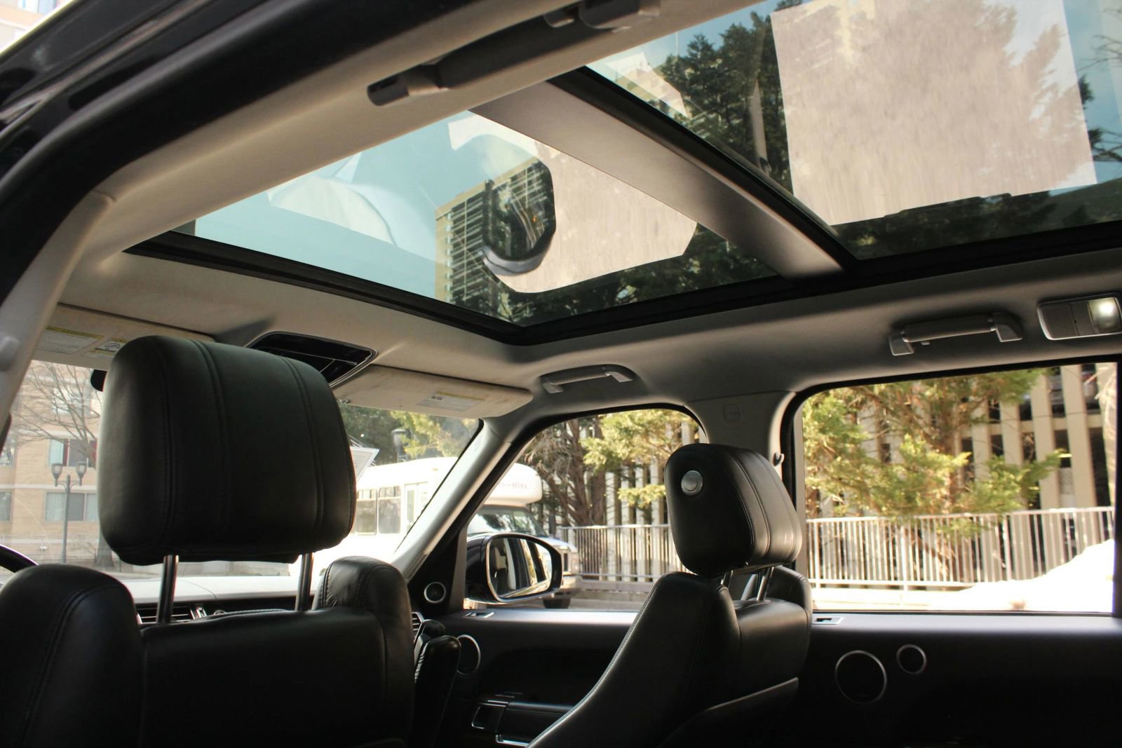 Used 2016 Land Rover Range Rover Supercharged AWD/4WD image 19