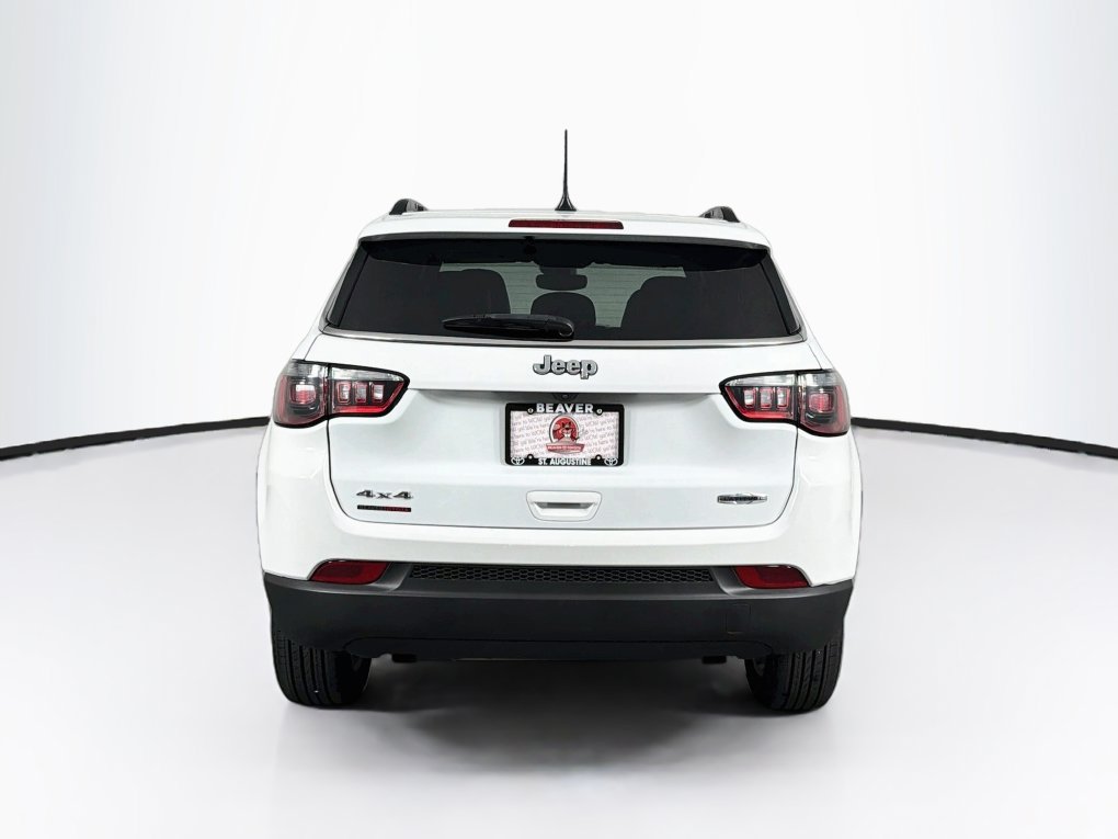 Used 2024 Jeep Compass Latitude AWD/4WD image 8