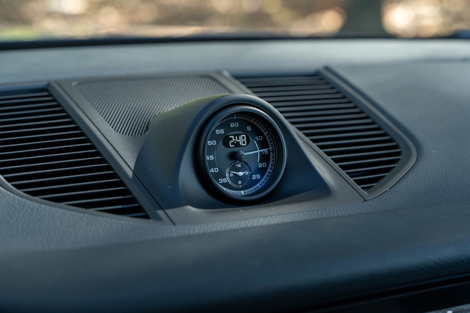 Certified 2025 Porsche Macan image 28