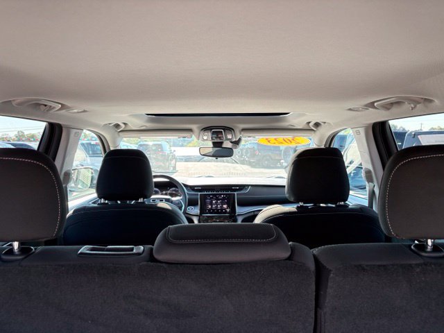 Used 2023 Jeep Grand Cherokee Laredo X AWD/4WD image 32