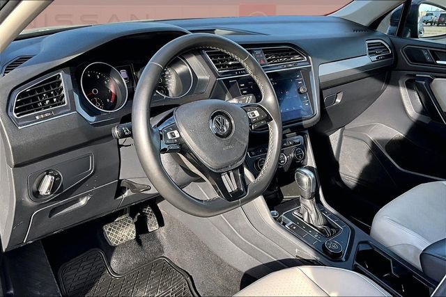 Used 2021 Volkswagen Tiguan SE w/ Panoramic Sunroof Package image 14