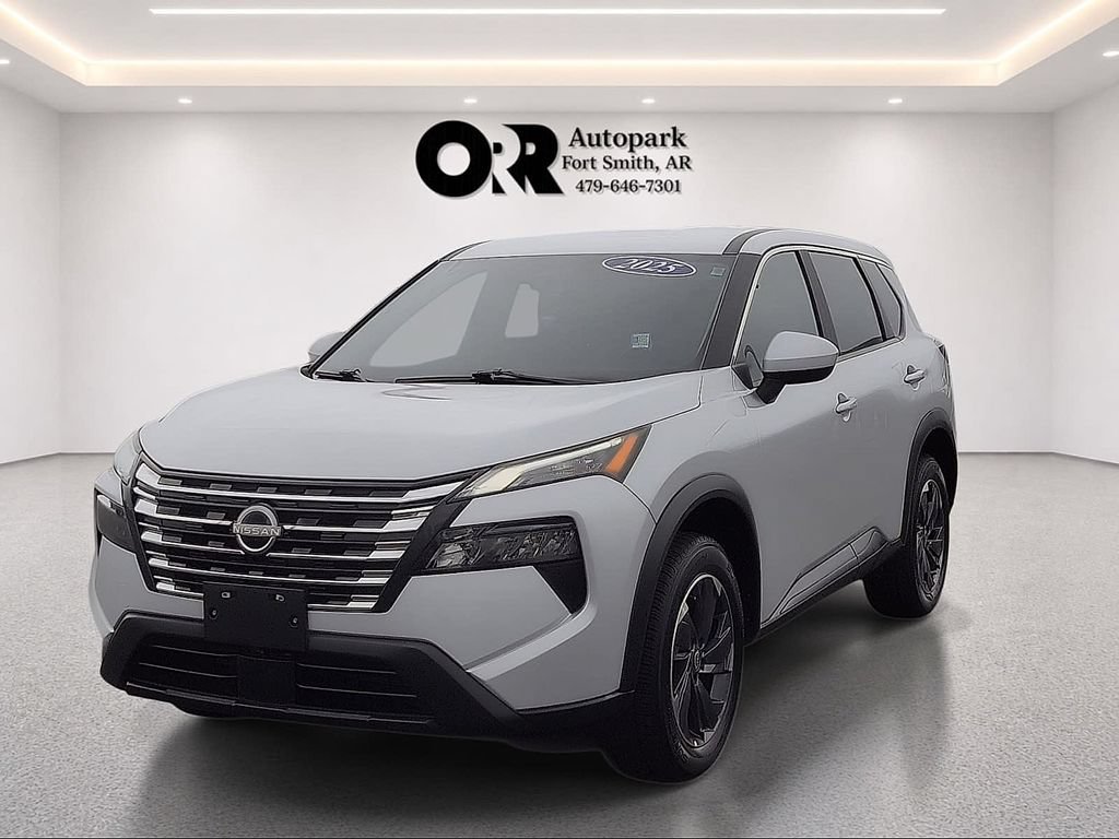 Used 2025 Nissan Rogue SV FWD image 2