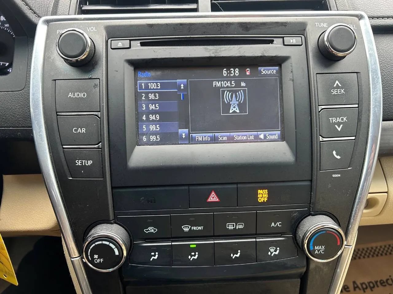 Used 2016 Toyota Camry LE FWD image 18