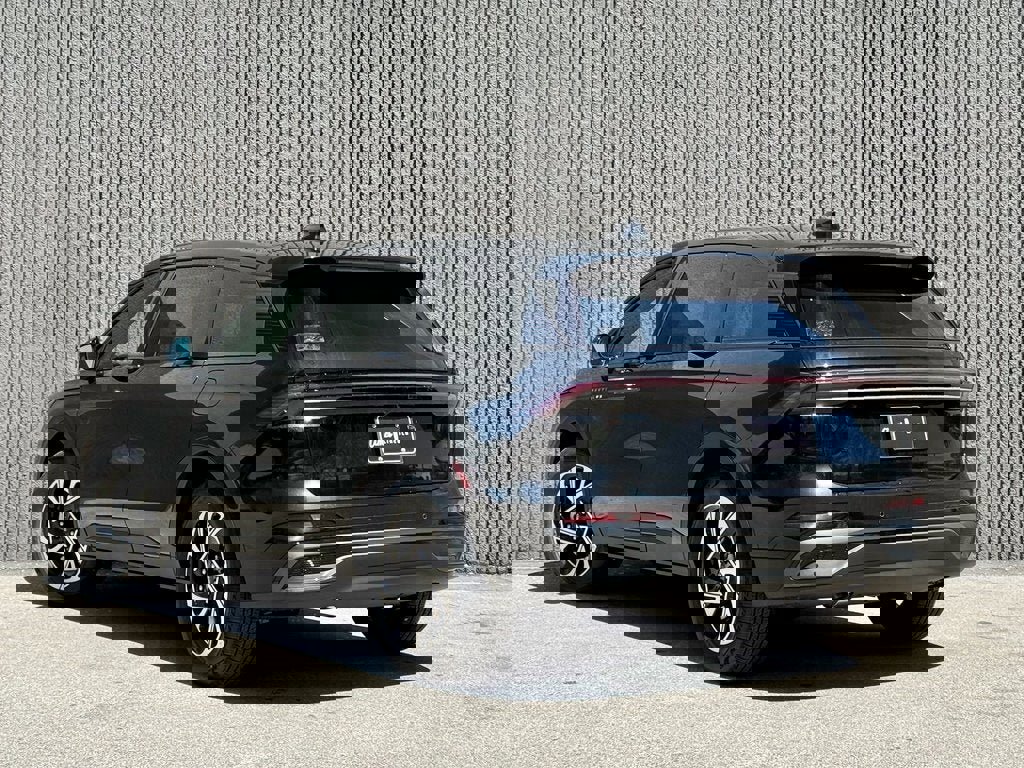 New 2025 Lincoln Nautilus Premier w/ Equipment Group 102A image 3