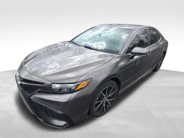 Used 2024 Toyota Camry SE w/ Cold Weather Package image 10