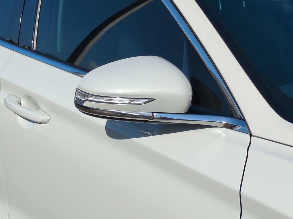 Used 2025 Genesis G70 2.5T image 11