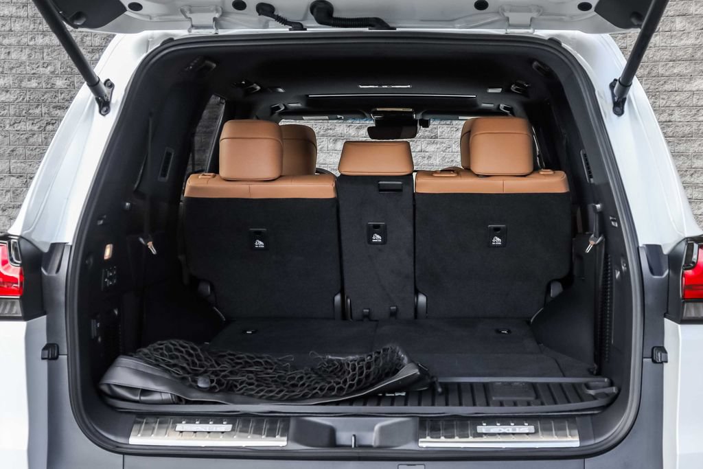 Used 2024 Lexus LX 600 4WD w/ Appearance Package image 21