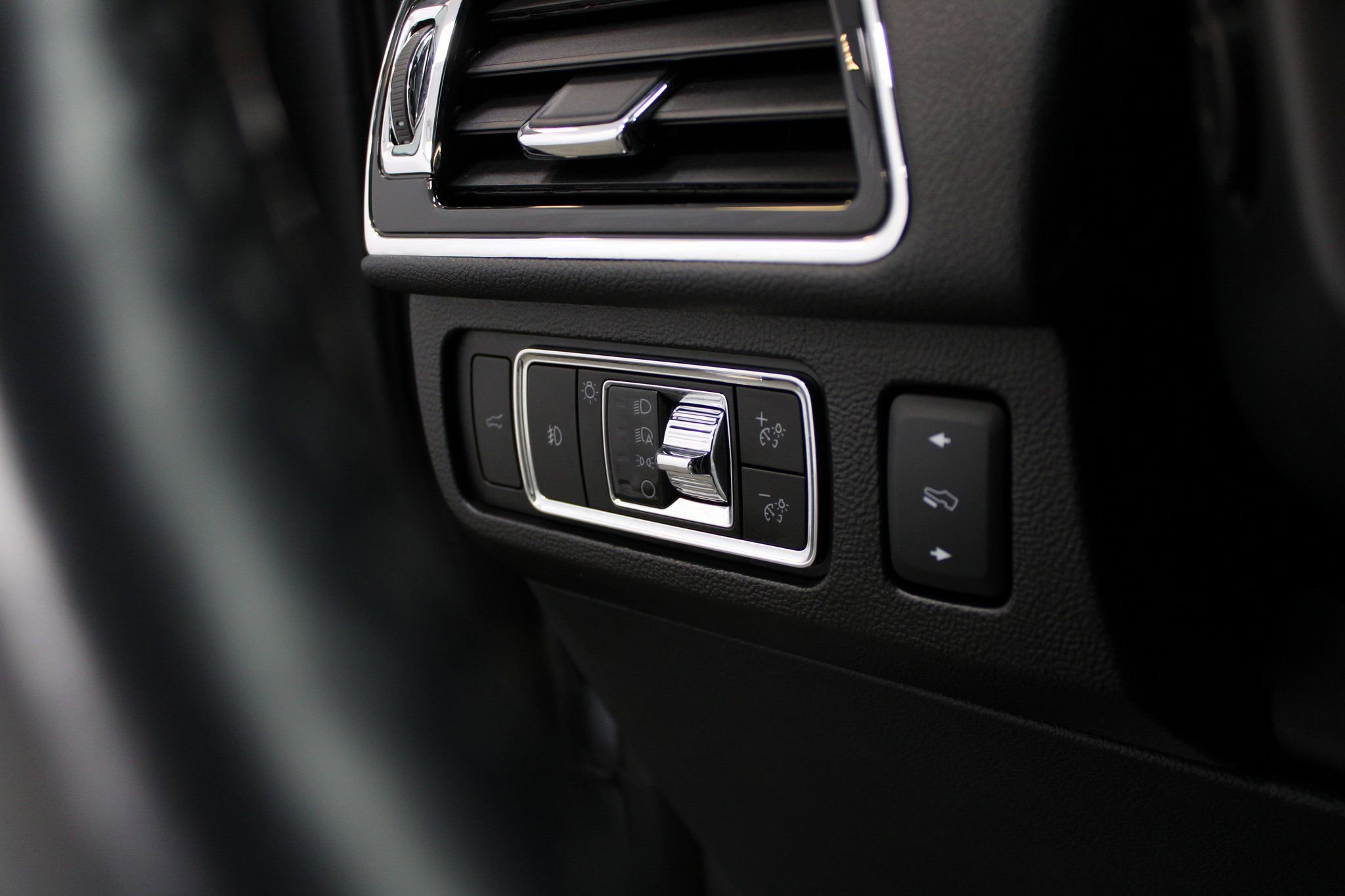 Used 2023 Lincoln Navigator Reserve image 34