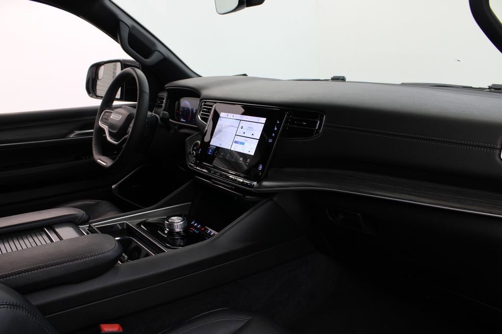 Used 2024 Jeep Wagoneer L Series II image 27