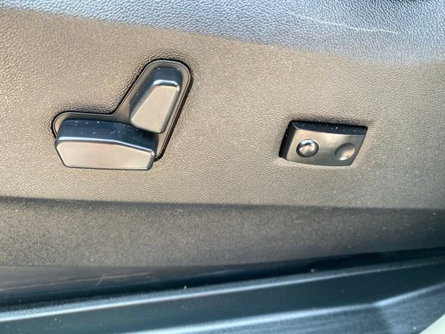 Used 2013 Chrysler Town & Country Touring FWD image 15